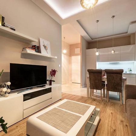 Warsaw - Aparts Lotnisko Okecie Apartment Luaran gambar