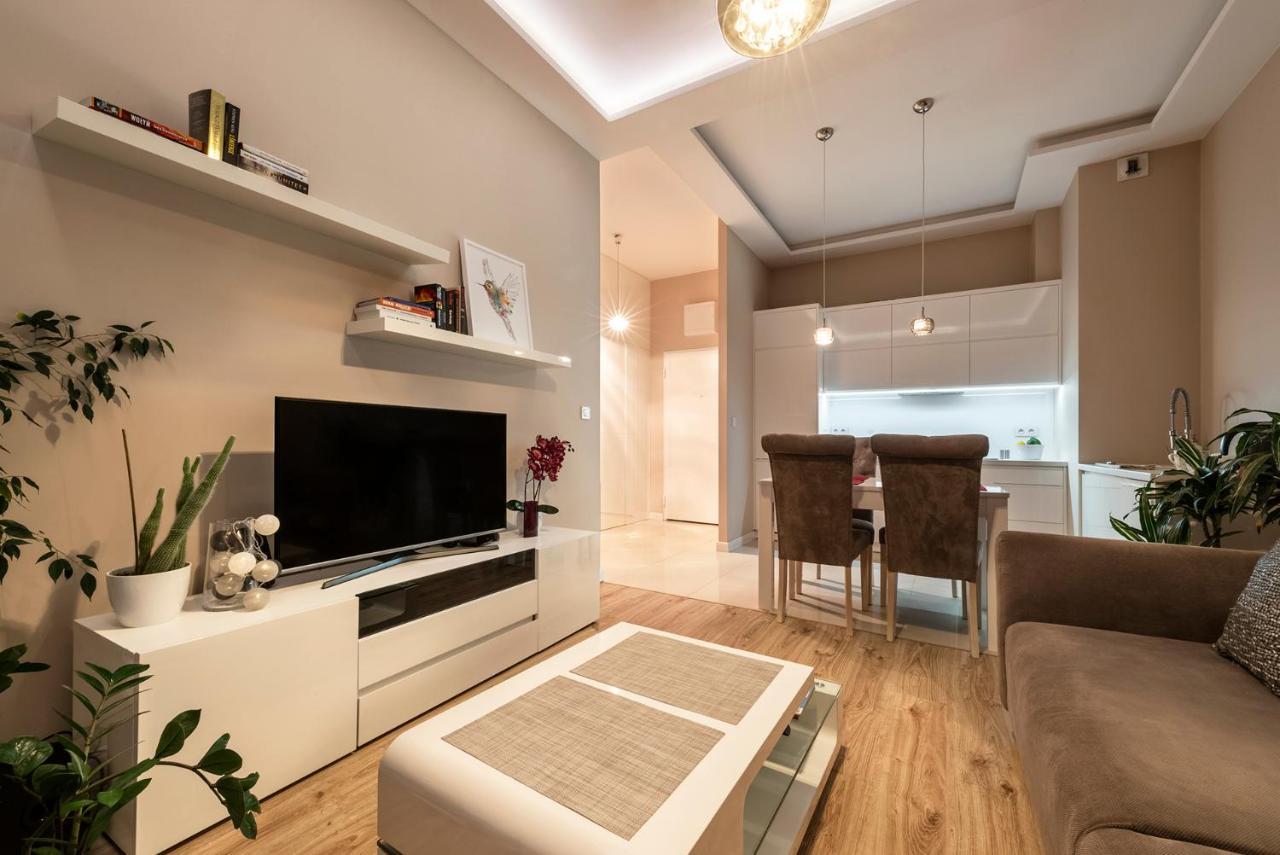 Warsaw - Aparts Lotnisko Okecie Apartment Luaran gambar