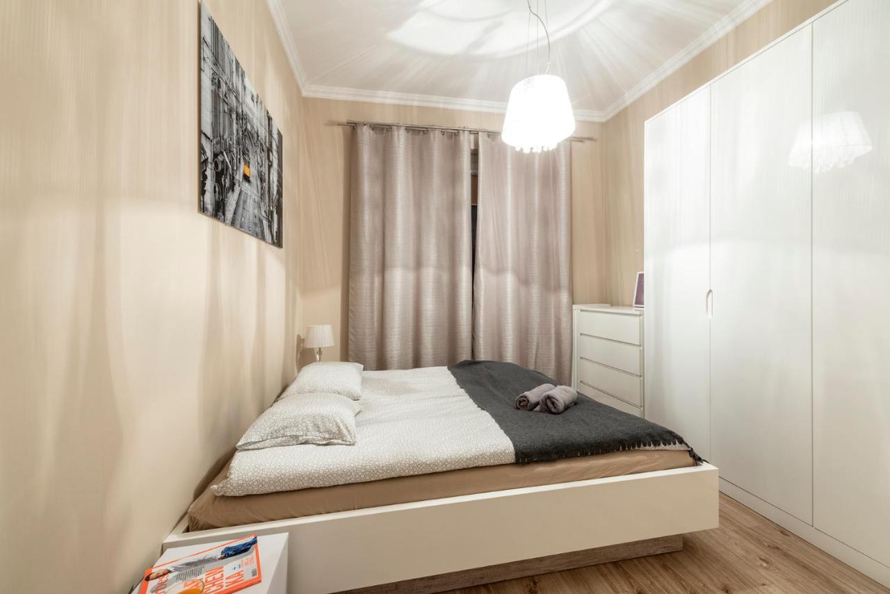 Warsaw - Aparts Lotnisko Okecie Apartment Luaran gambar