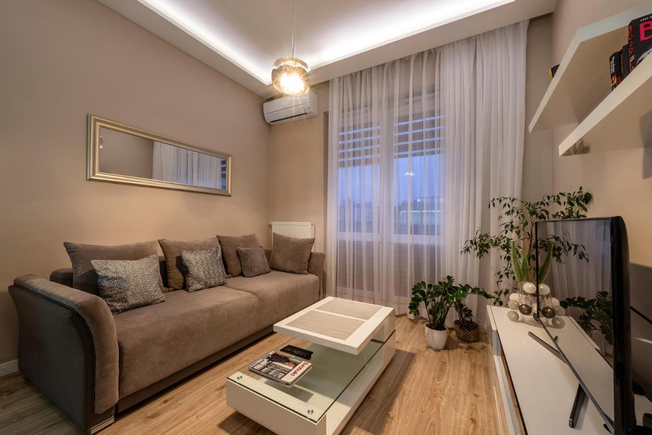 Warsaw - Aparts Lotnisko Okecie Apartment Luaran gambar